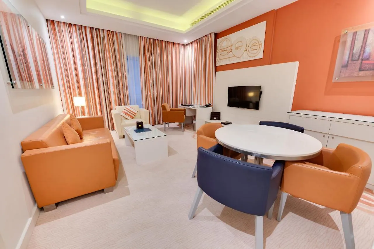 Hotel Golden Tulip Downtown Abu Dhabi 4*,
