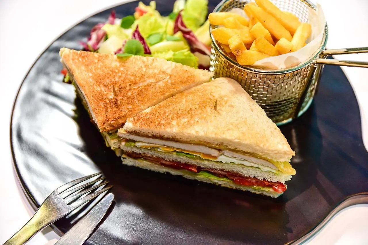 Hotel Golden Tulip Downtown Abu Dhabi