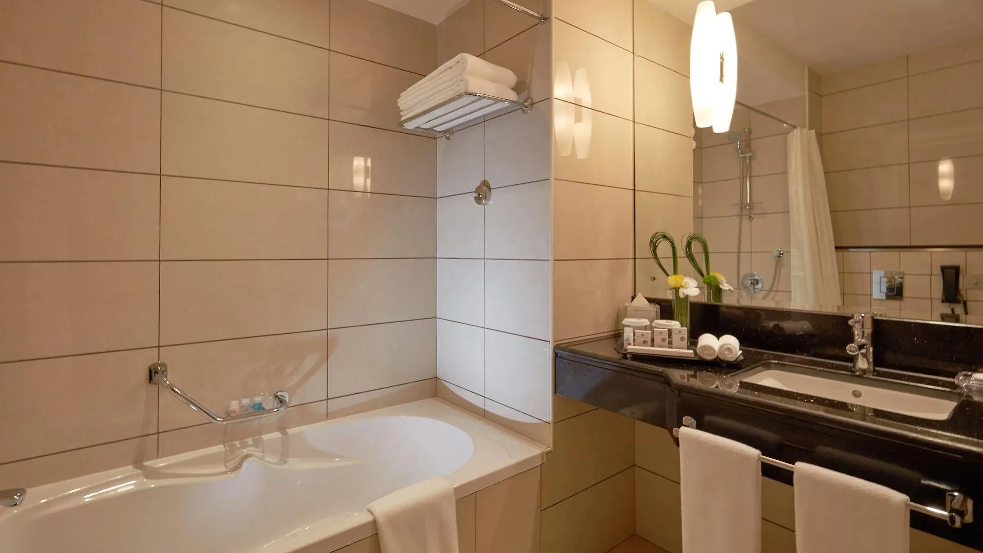 Hotel Golden Tulip Downtown Abu Dabi