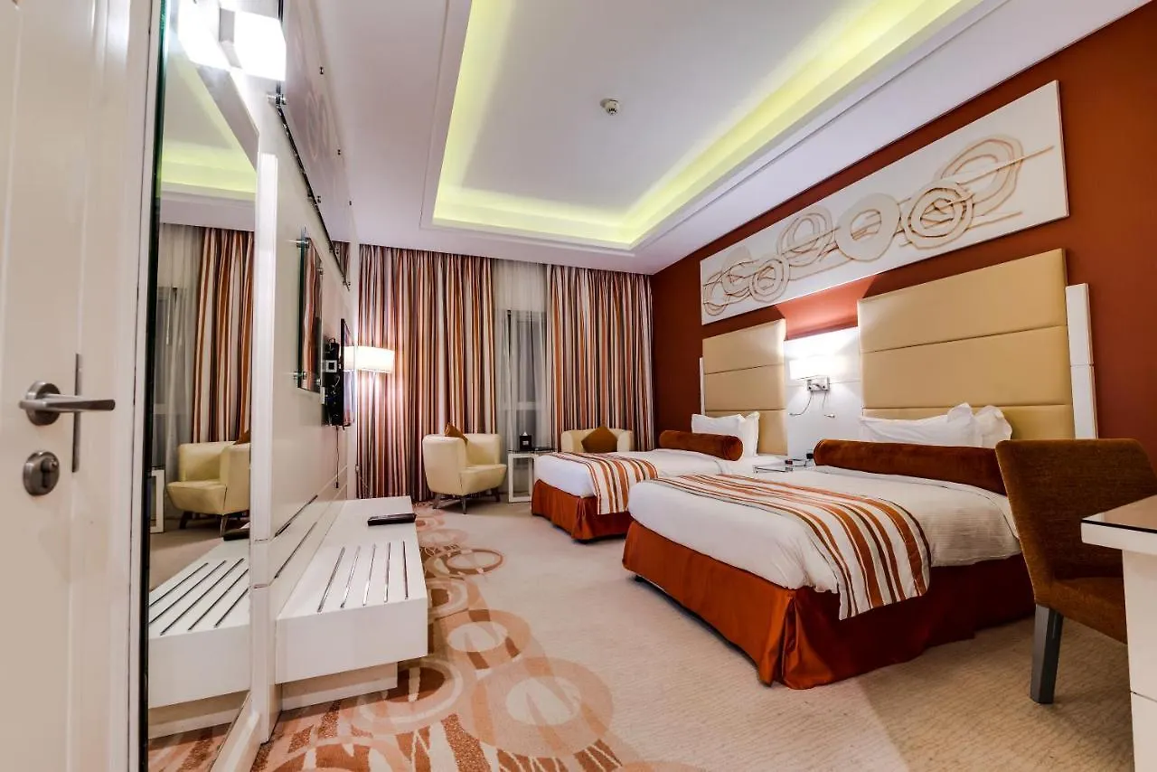 מלון Golden Tulip Downtown אבו דאבי 4*,
